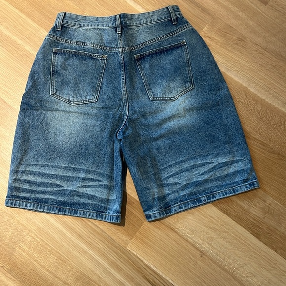 Embossed washed baggy denim shorts - Picture 5 of 5